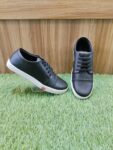 Men Stylish and Comfortable Sneakers Black 1